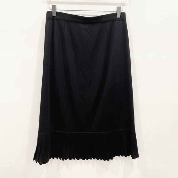 Exclusively Misook Pleated Trim Black Skirt Small - Picture 2 of 5